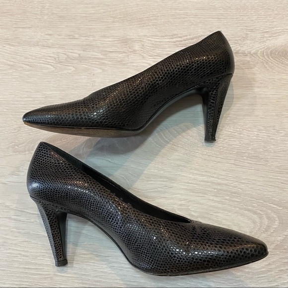 Stuart Weitzman Black Leather Snake Skin Embossed Pumps Heels Tapered Toe 8.5 - Picture 5 of 10